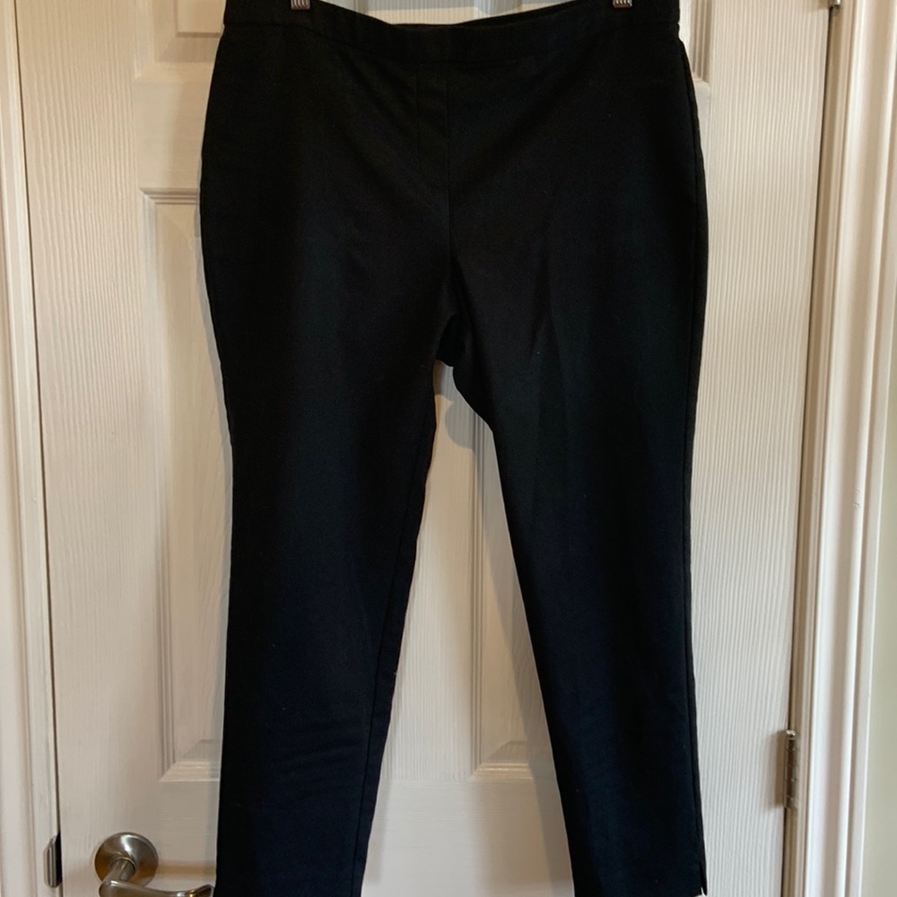 Vince Camuto black capris